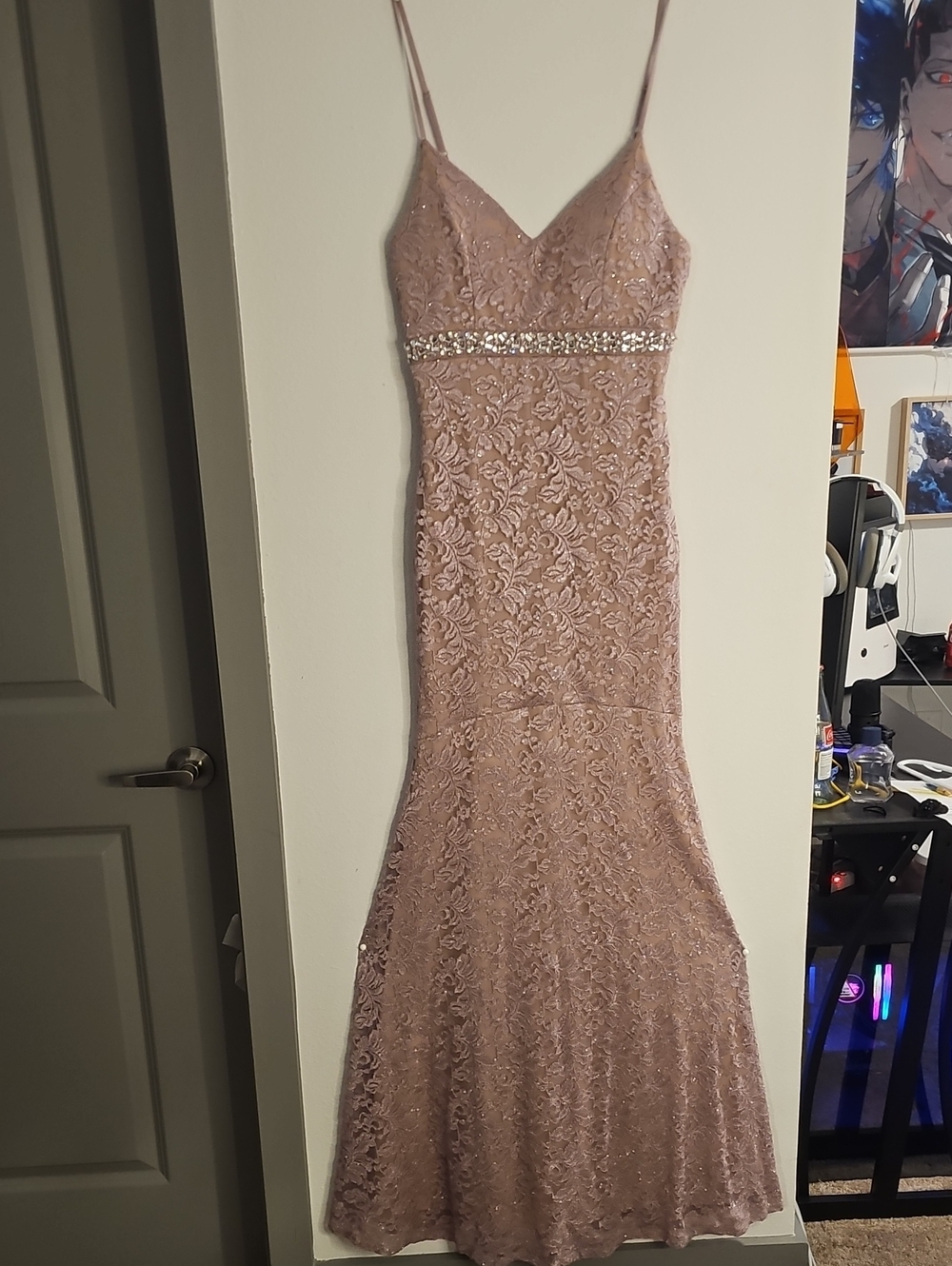 Elegant Lace V-Neck Lavender Evening Dress with Embellished Waist